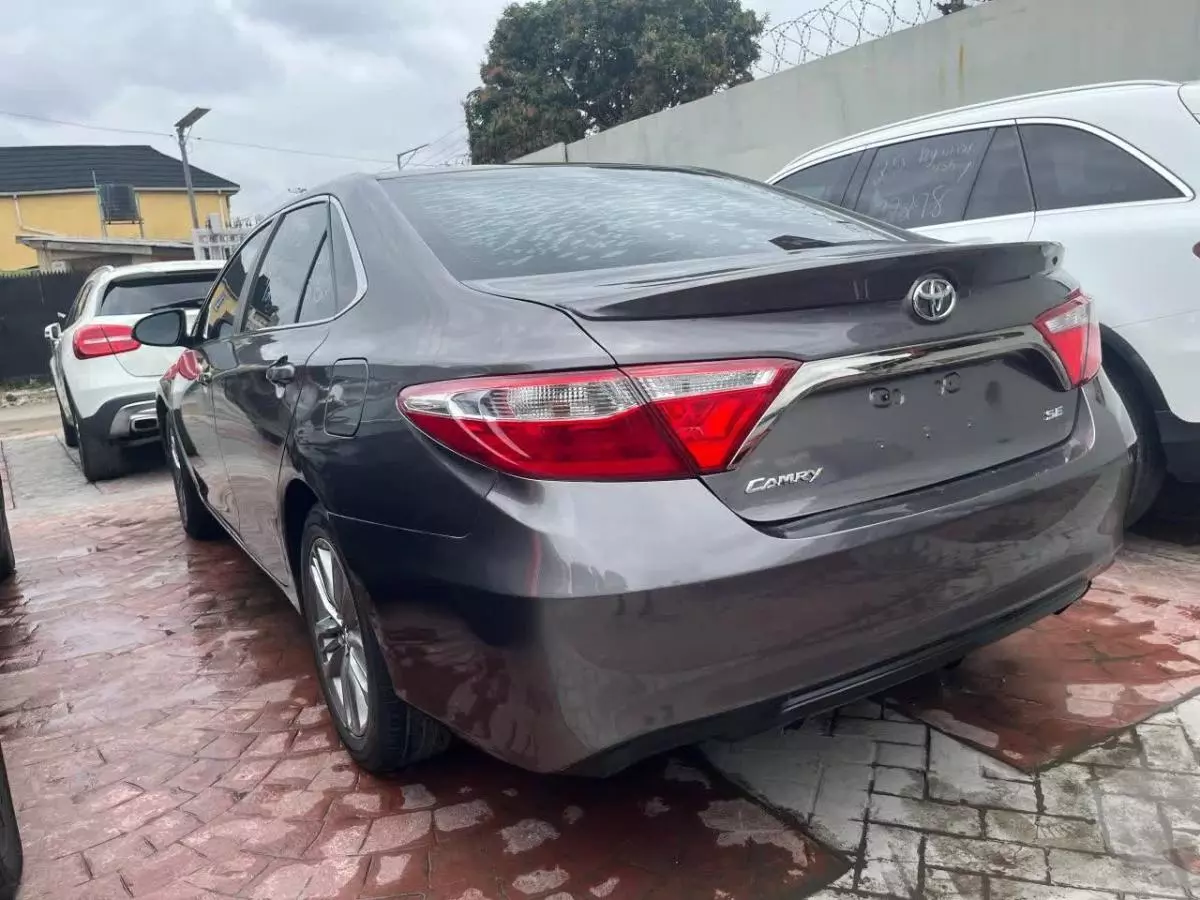 Toyota Camry   - 2016