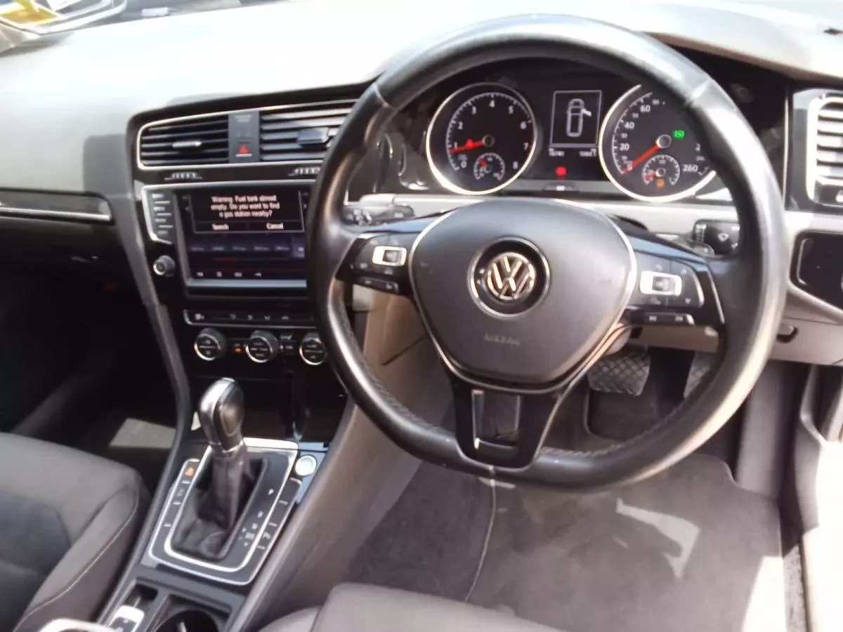 Volkswagen Golf   - 2015