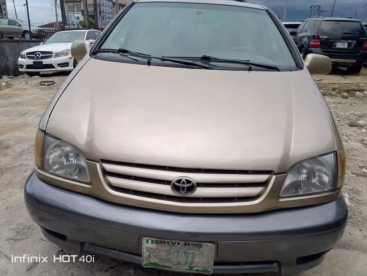 Toyota Sienna   - 2001