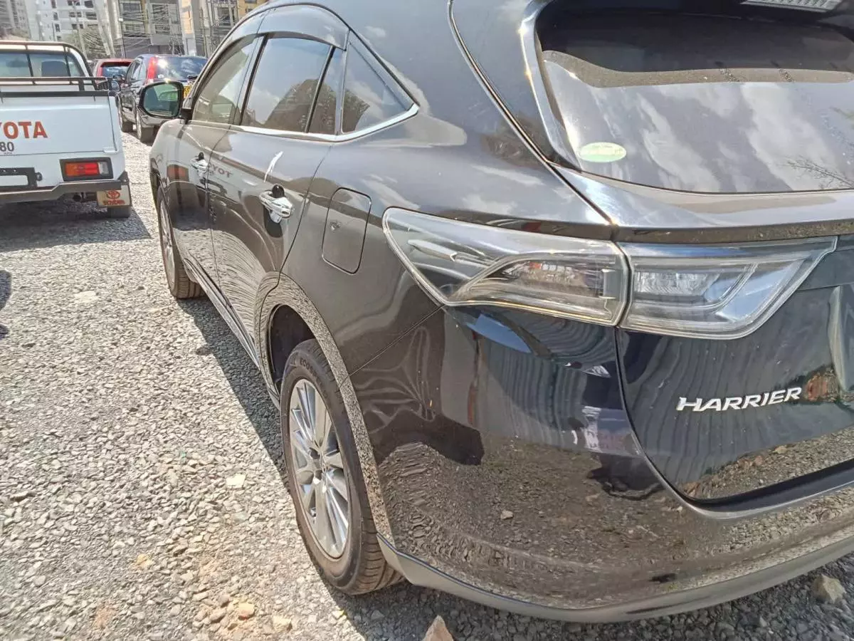 Toyota Harrier   - 2016