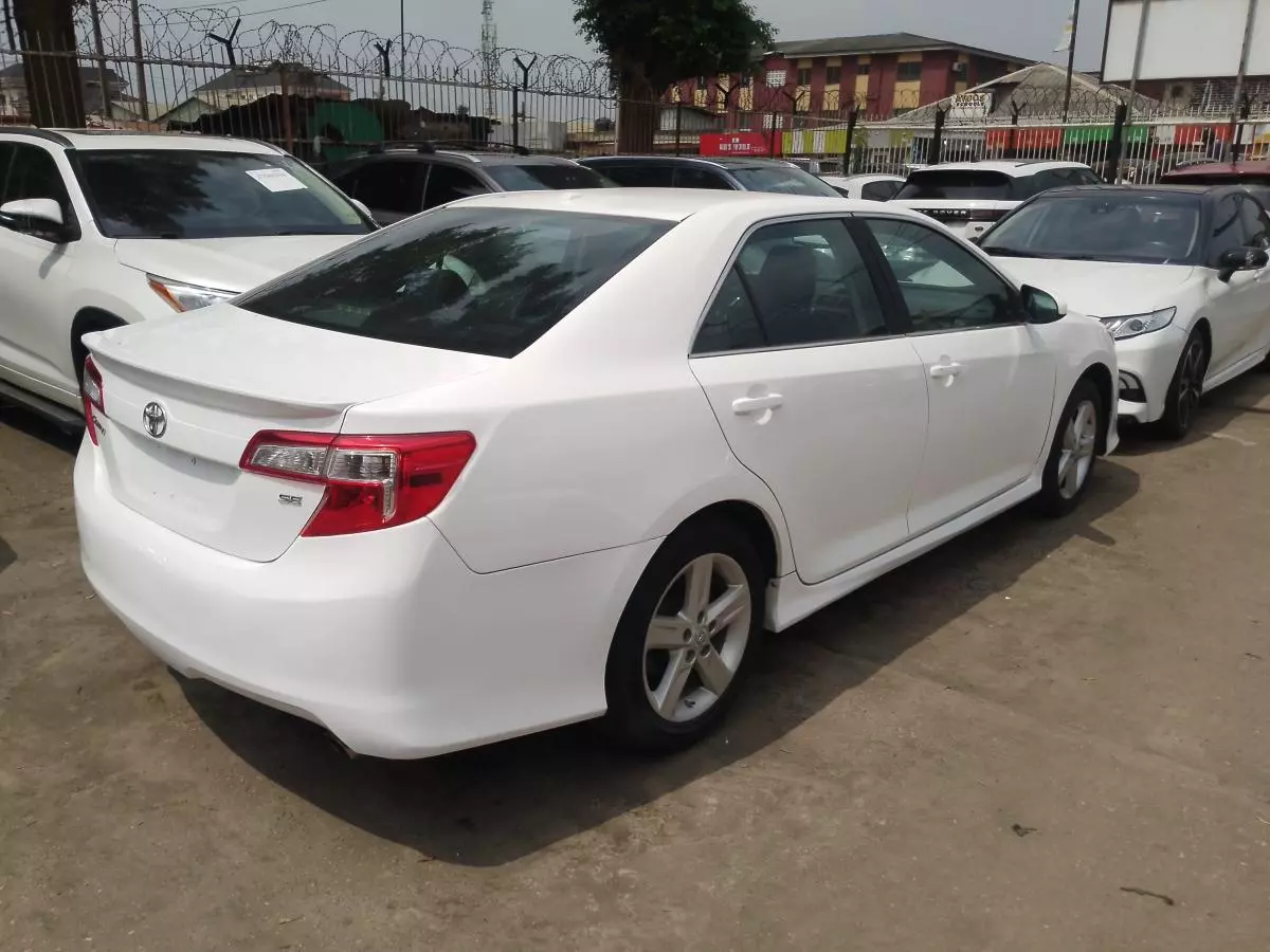 Toyota Camry   - 2013