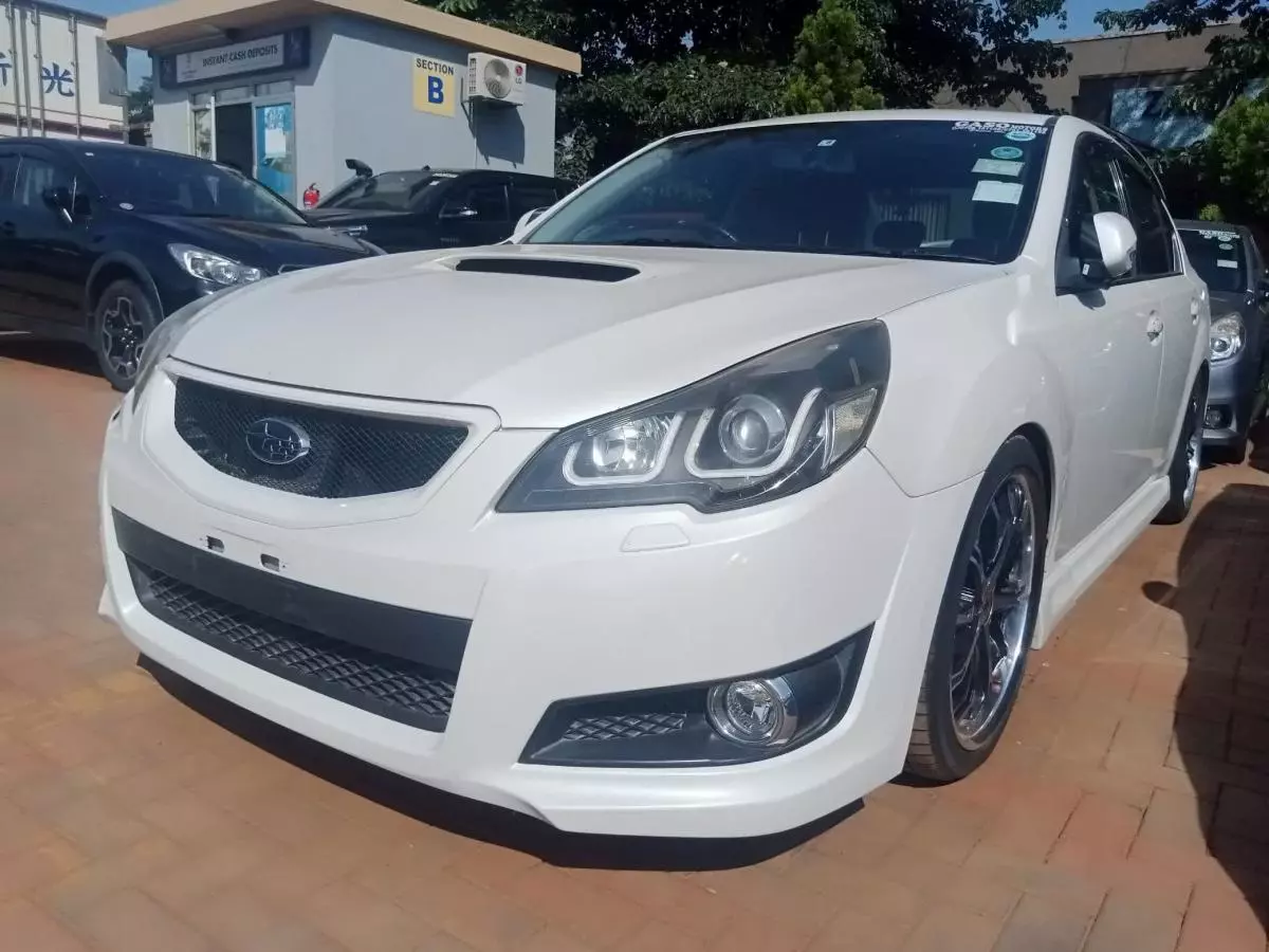 Subaru Legacy   - 2010