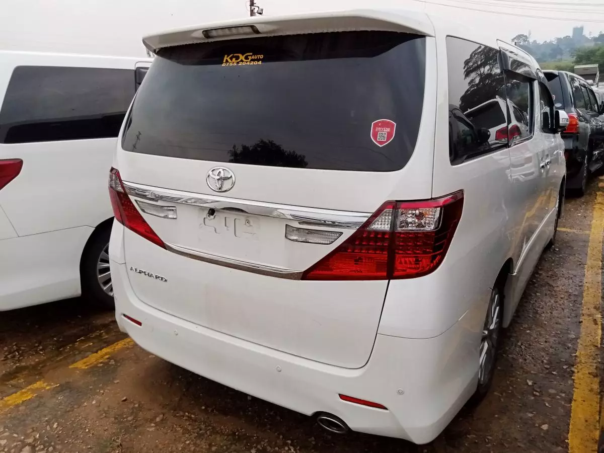 Toyota Alphard   - 2011