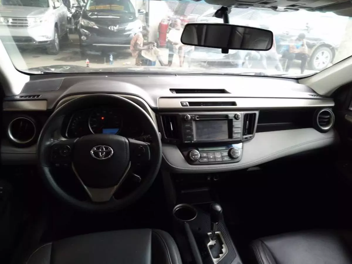 Toyota RAV 4 - 2015