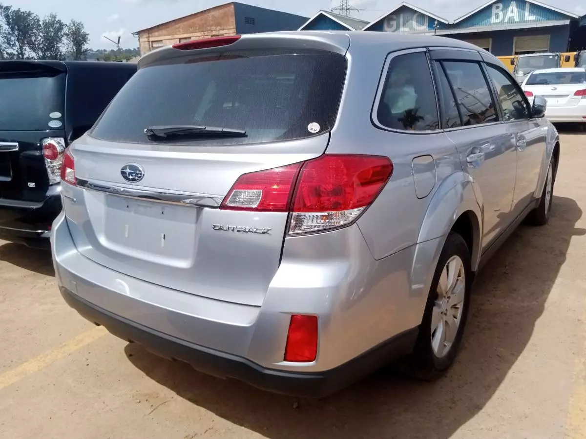 Subaru Outback   - 2010