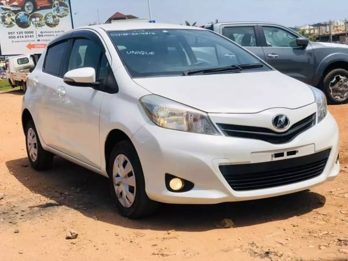 Toyota Vitz   - 2013