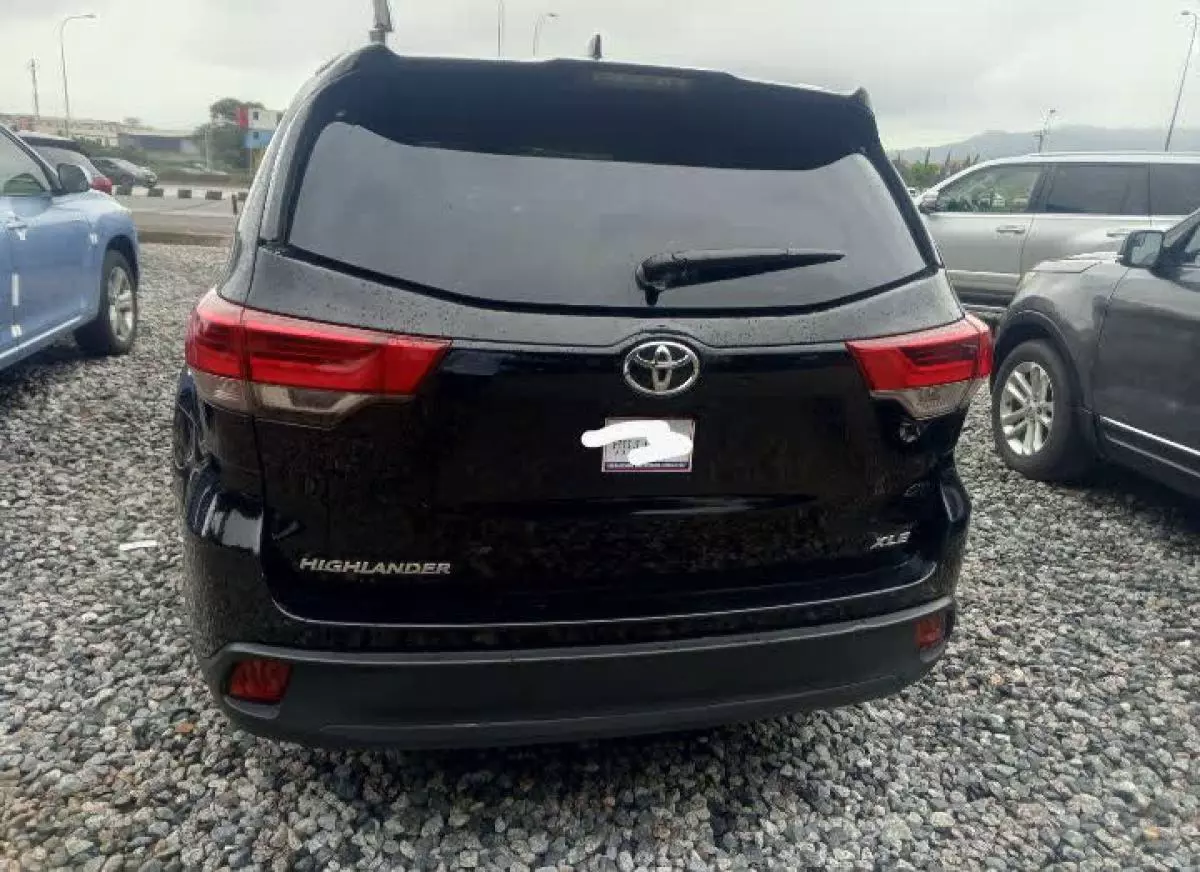 Toyota Highlander   - 2019