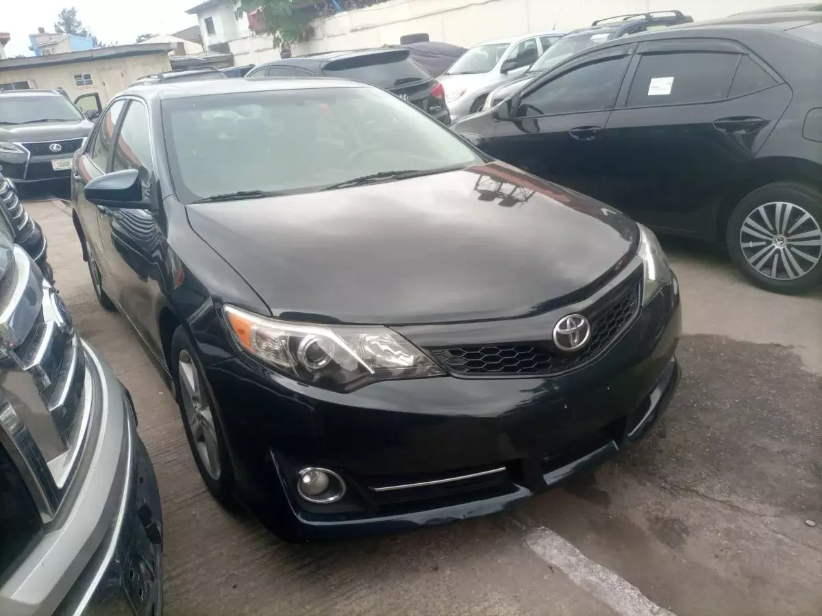 Toyota Camry   - 2012