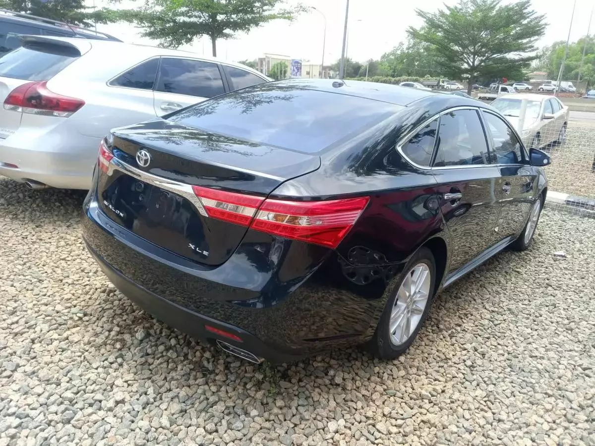 Toyota Avalon   - 2015