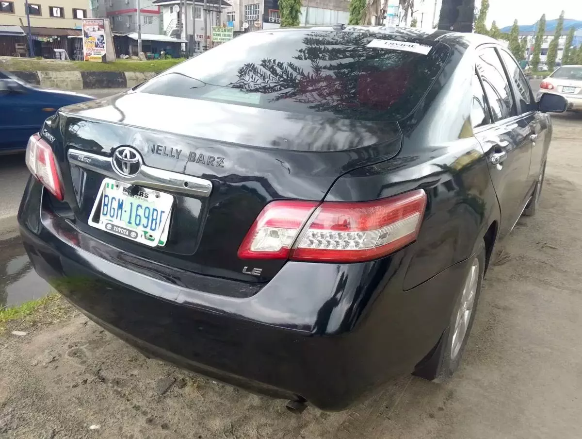 Toyota Camry   - 2010