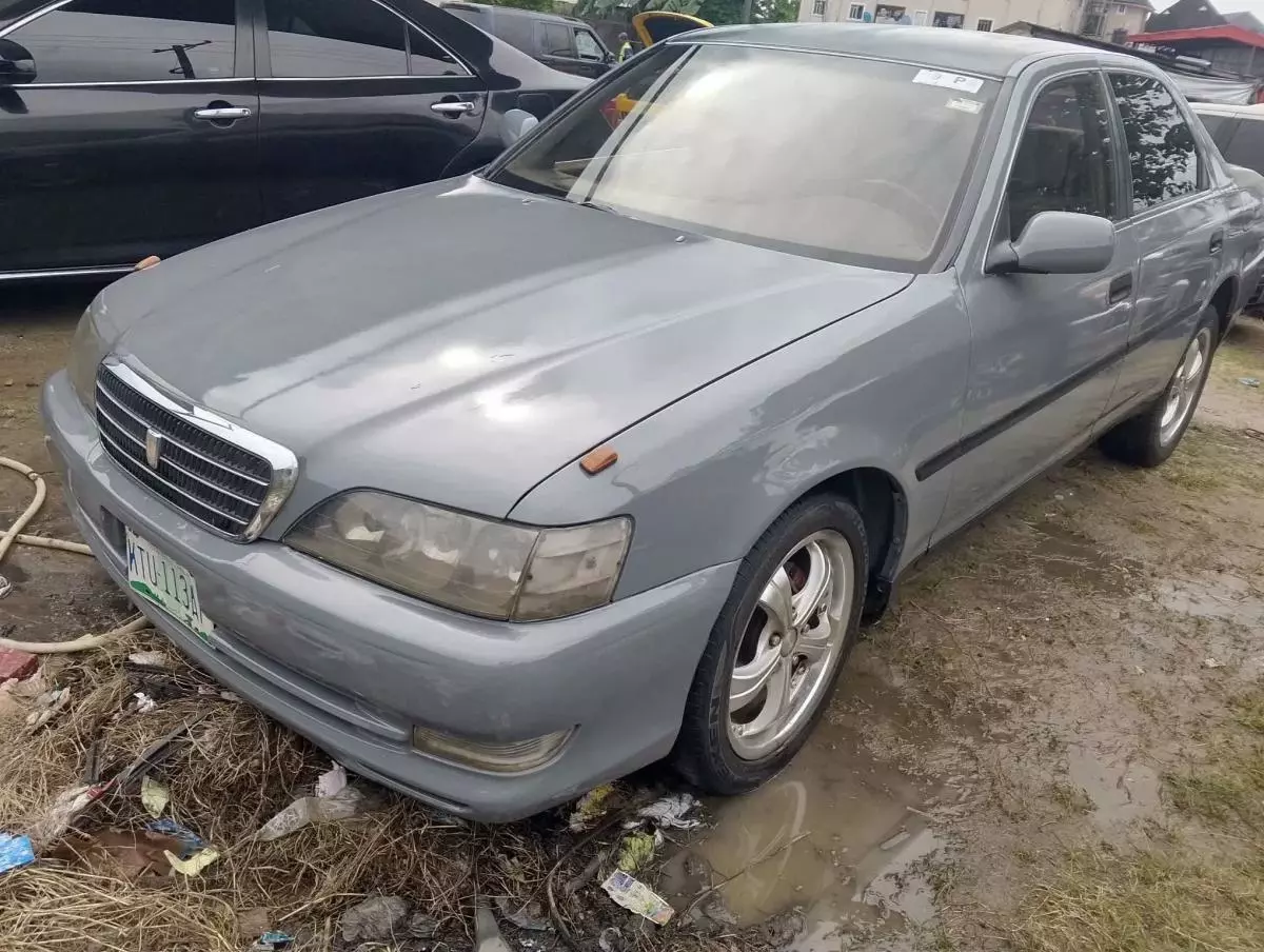 Toyota Crown   - 2002