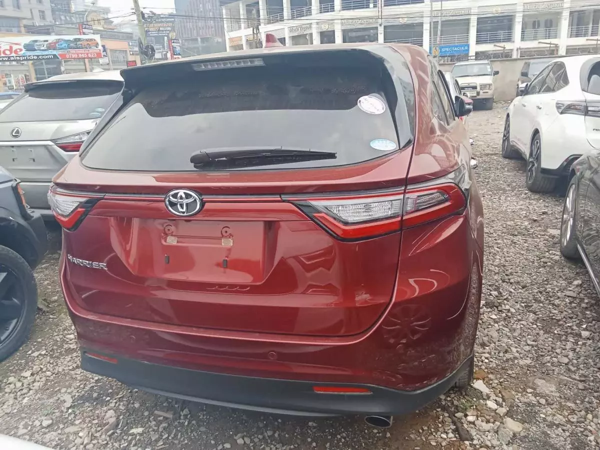 Toyota Harrier   - 2017