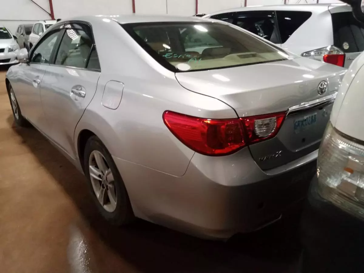 Toyota Mark X   - 2010