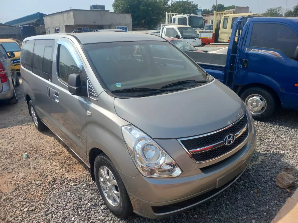 Hyundai H-1 Starex   - 2011