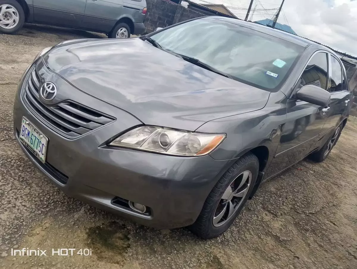 Toyota Camry   - 2009