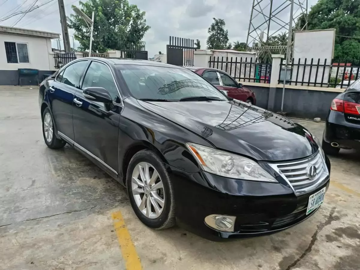 Lexus ES 350   - 2012