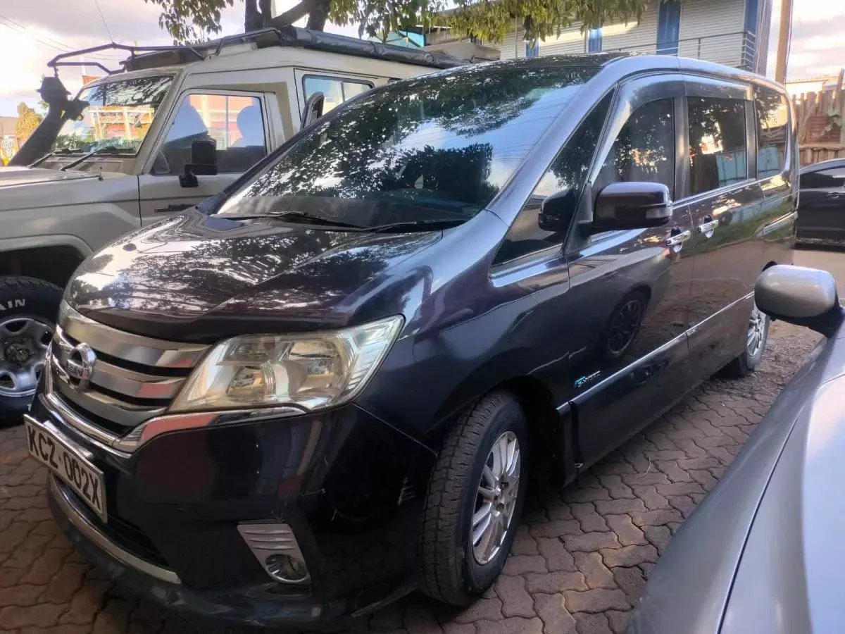 Nissan Serena   - 2013