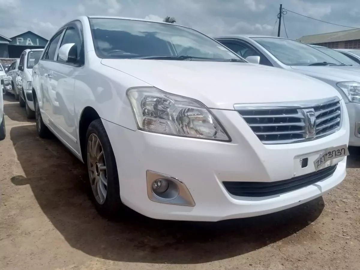 Toyota Premio    - 2010