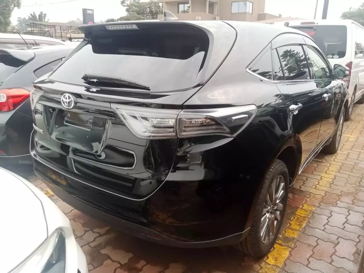 Toyota Harrier   - 2016