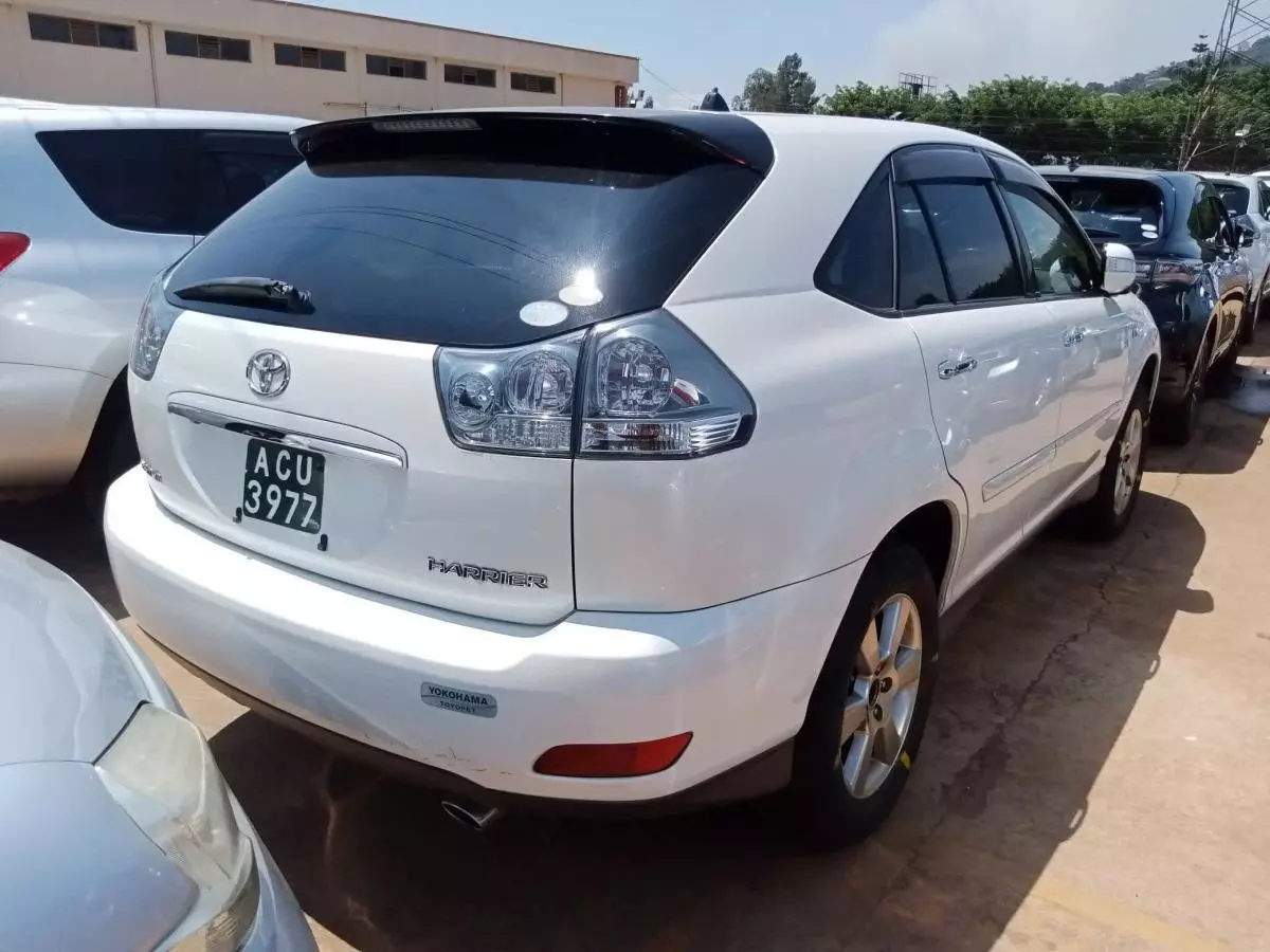 Toyota Harrier   - 2011