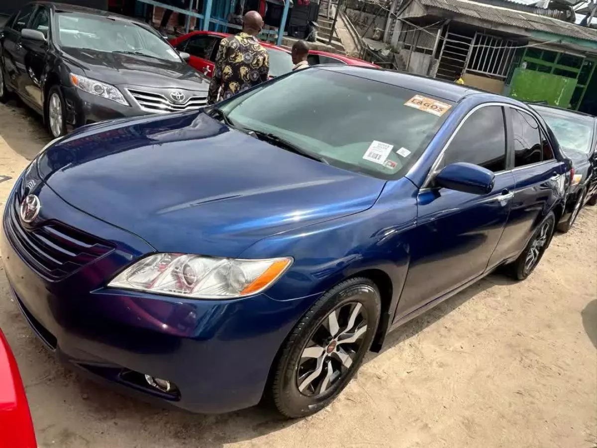 Toyota Camry   - 2009