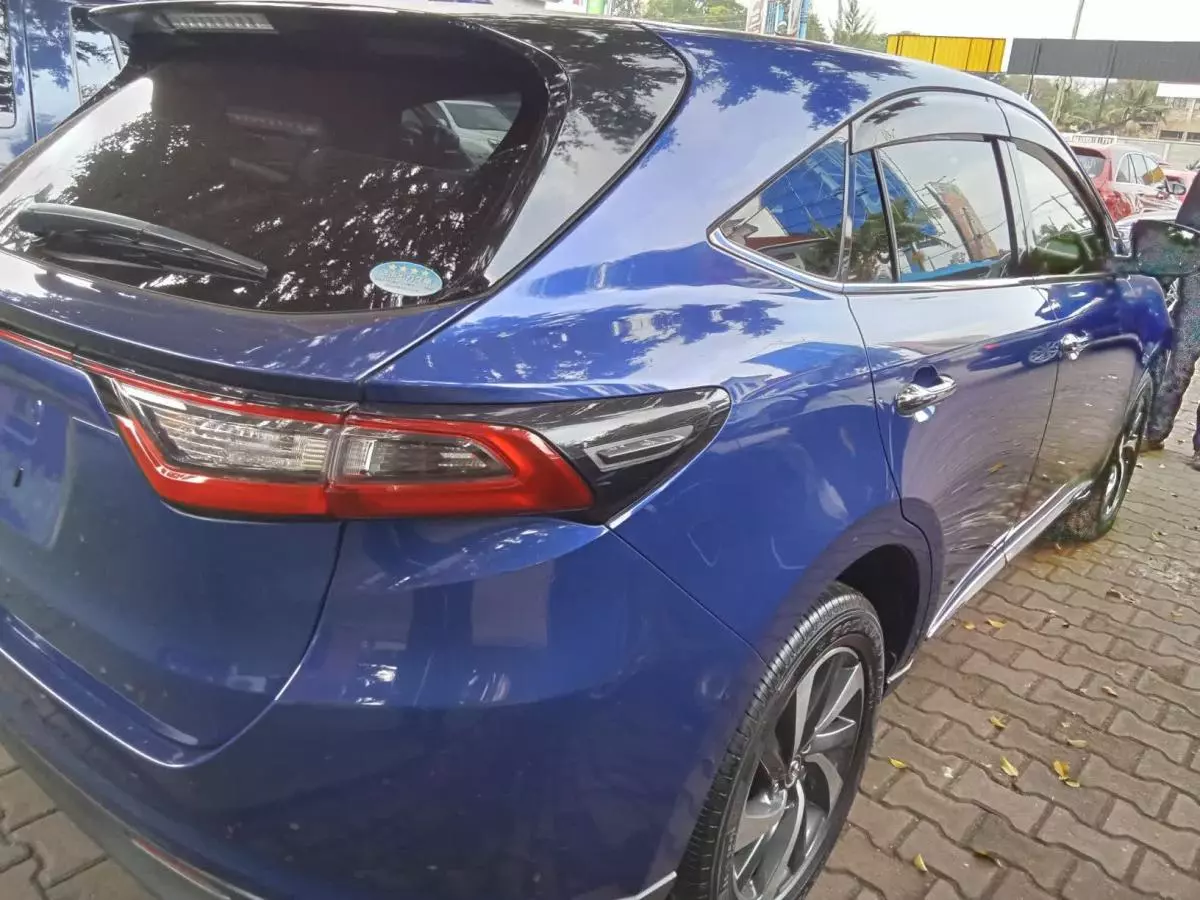 Toyota Harrier   - 2017