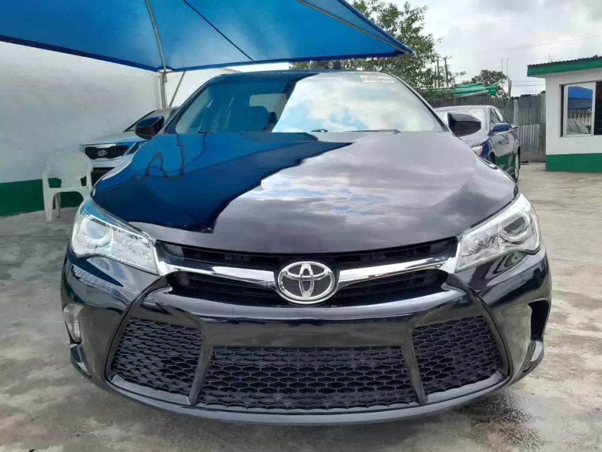 Toyota Camry   - 2016