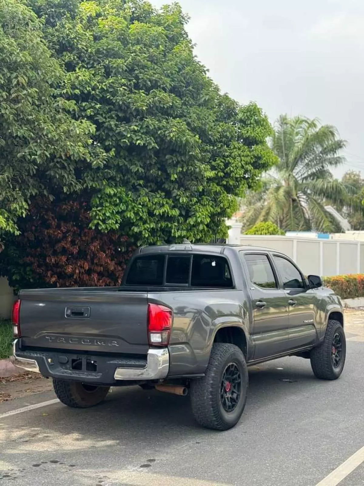 Toyota Tacoma   - 2019