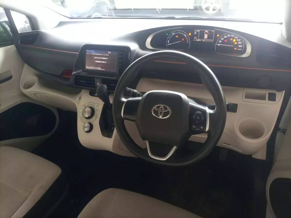 Toyota Sienta Hybrid    - 2016