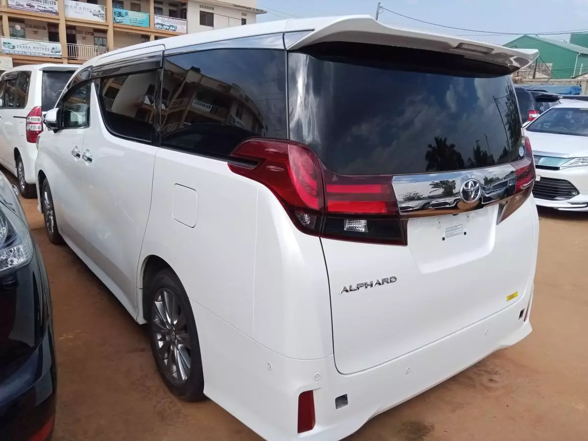 Toyota Alphard   - 2015