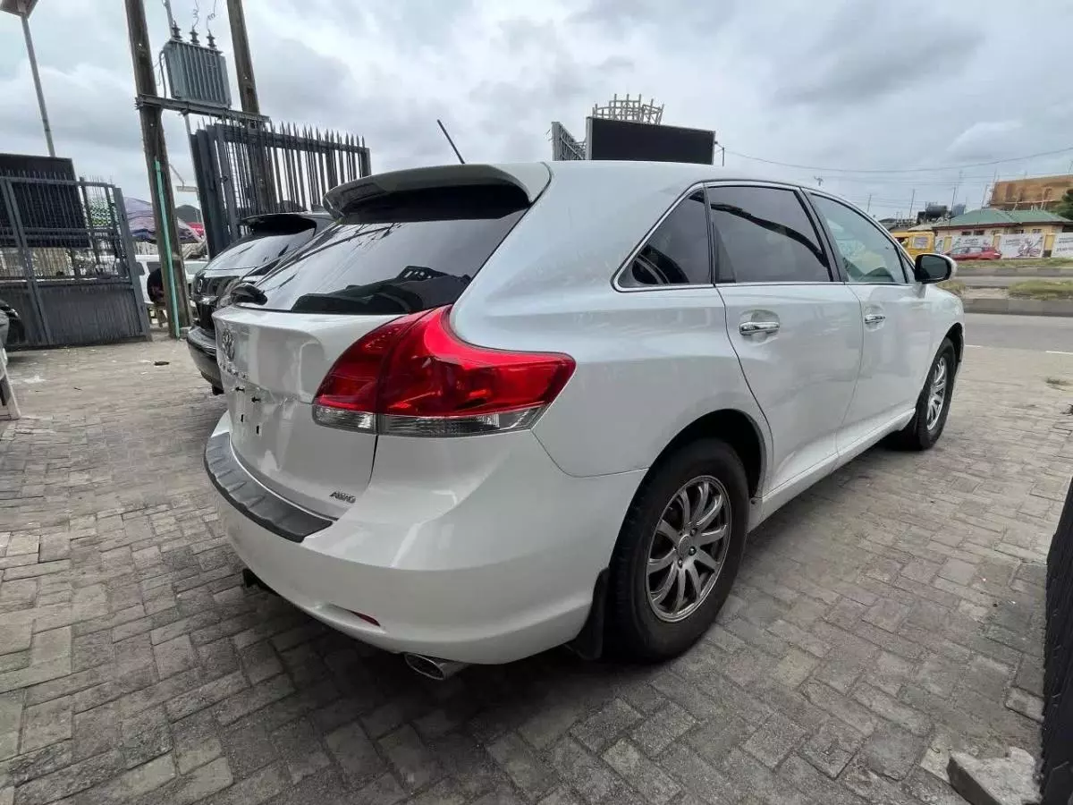 Toyota Venza   - 2012