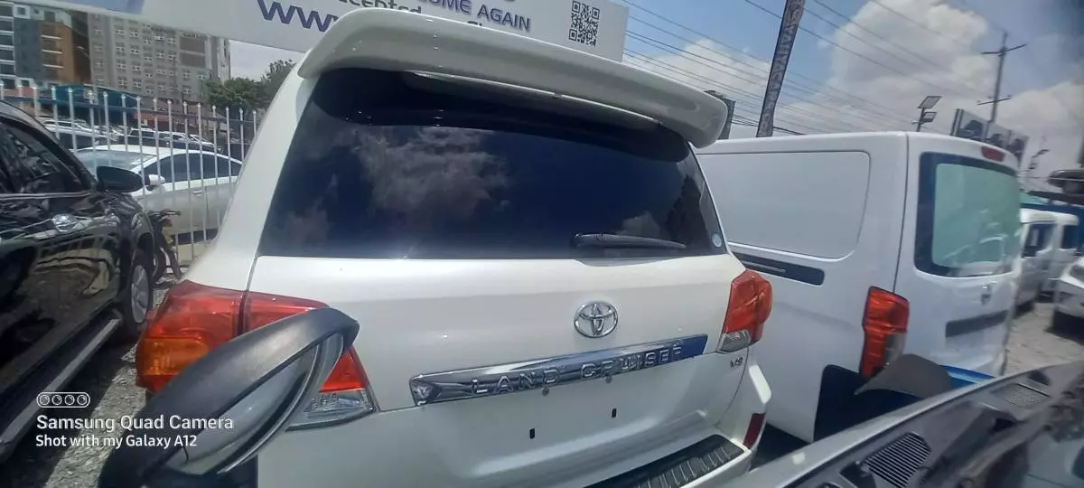 Toyota Landcruiser  V8   - 2015