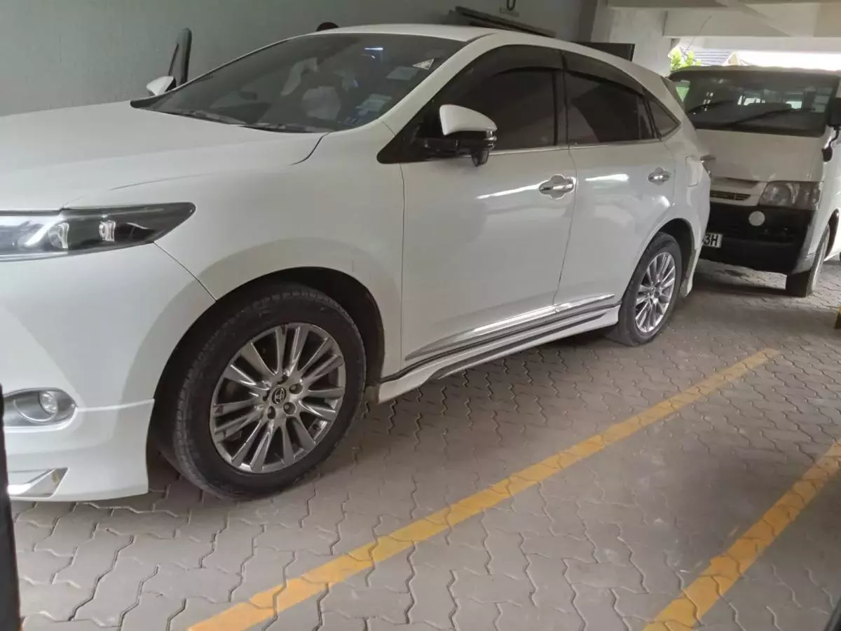 Toyota Harrier   - 2014