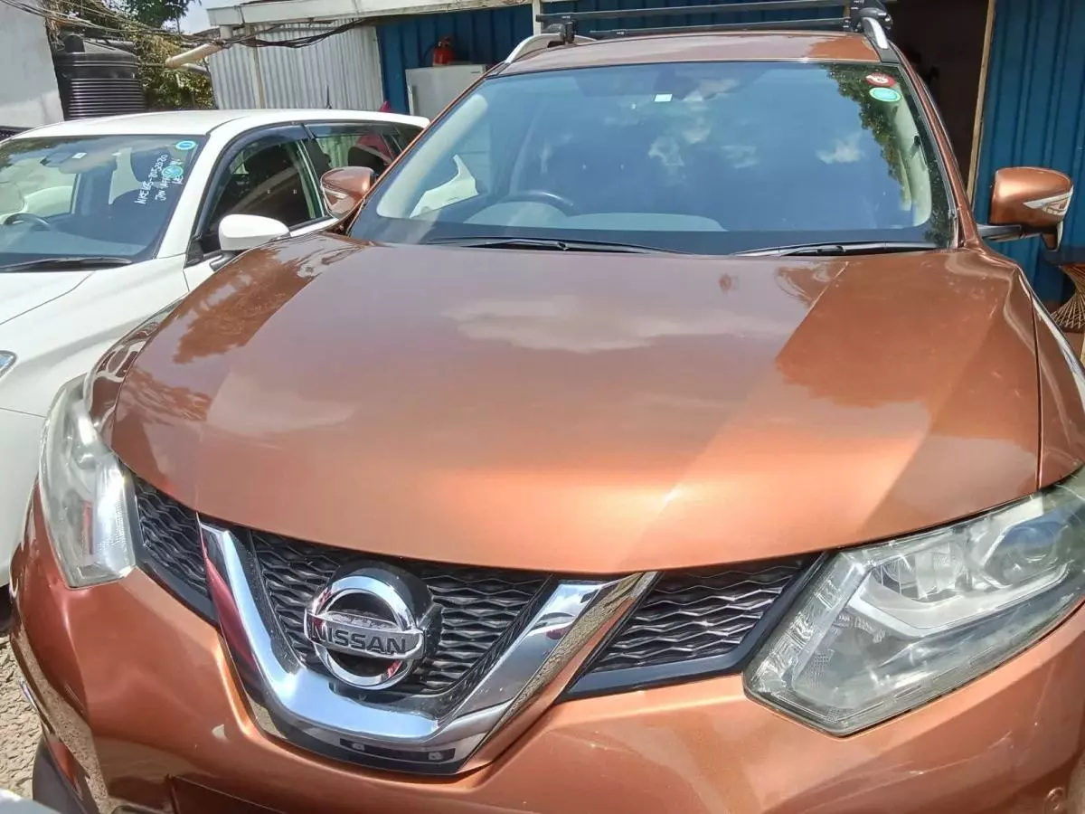 Nissan X-TRAIL   - 2016