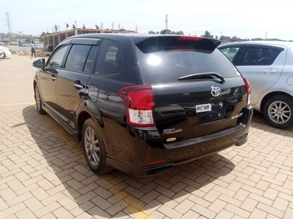 Toyota Fielder hybrid    - 2015