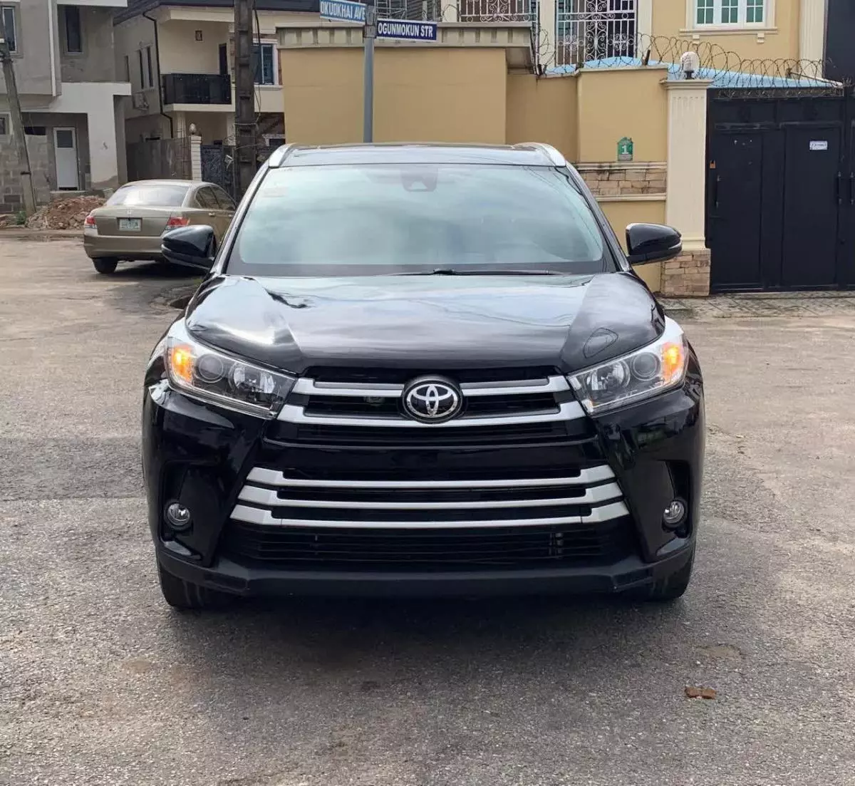 Toyota Highlander   - 2019