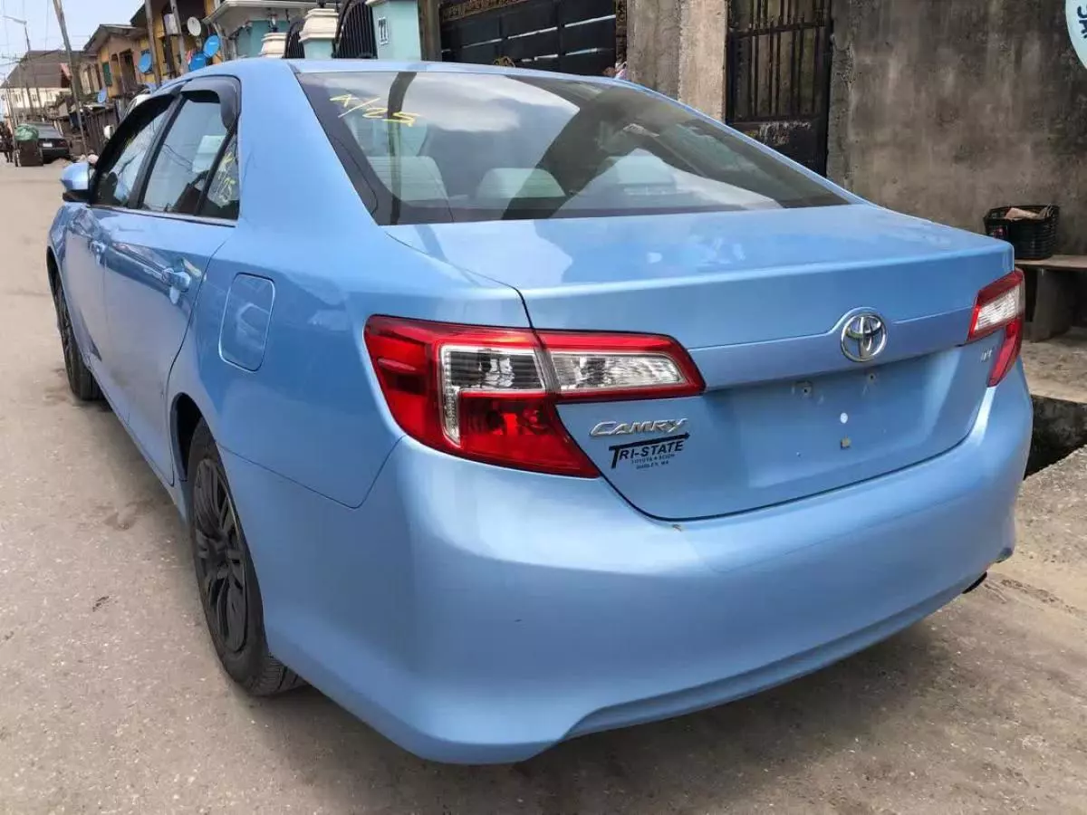 Toyota Camry   - 2012