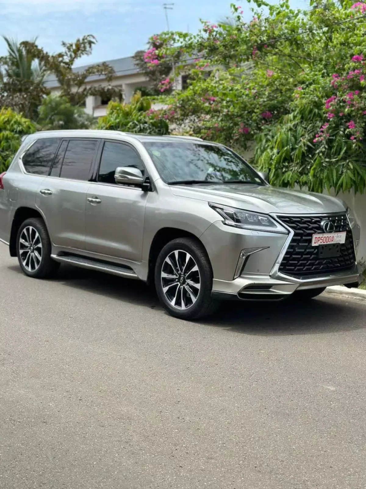 Lexus LX 570   - 2021