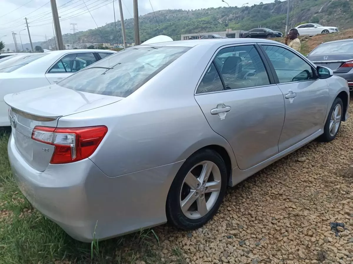 Toyota Camry   - 2012