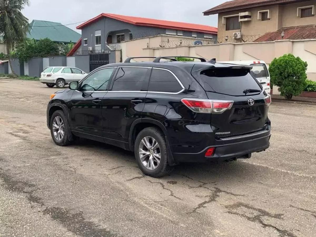 Toyota Highlander   - 2019