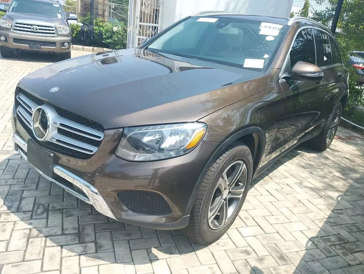 Mercedes-Benz GLC 300   - 2017