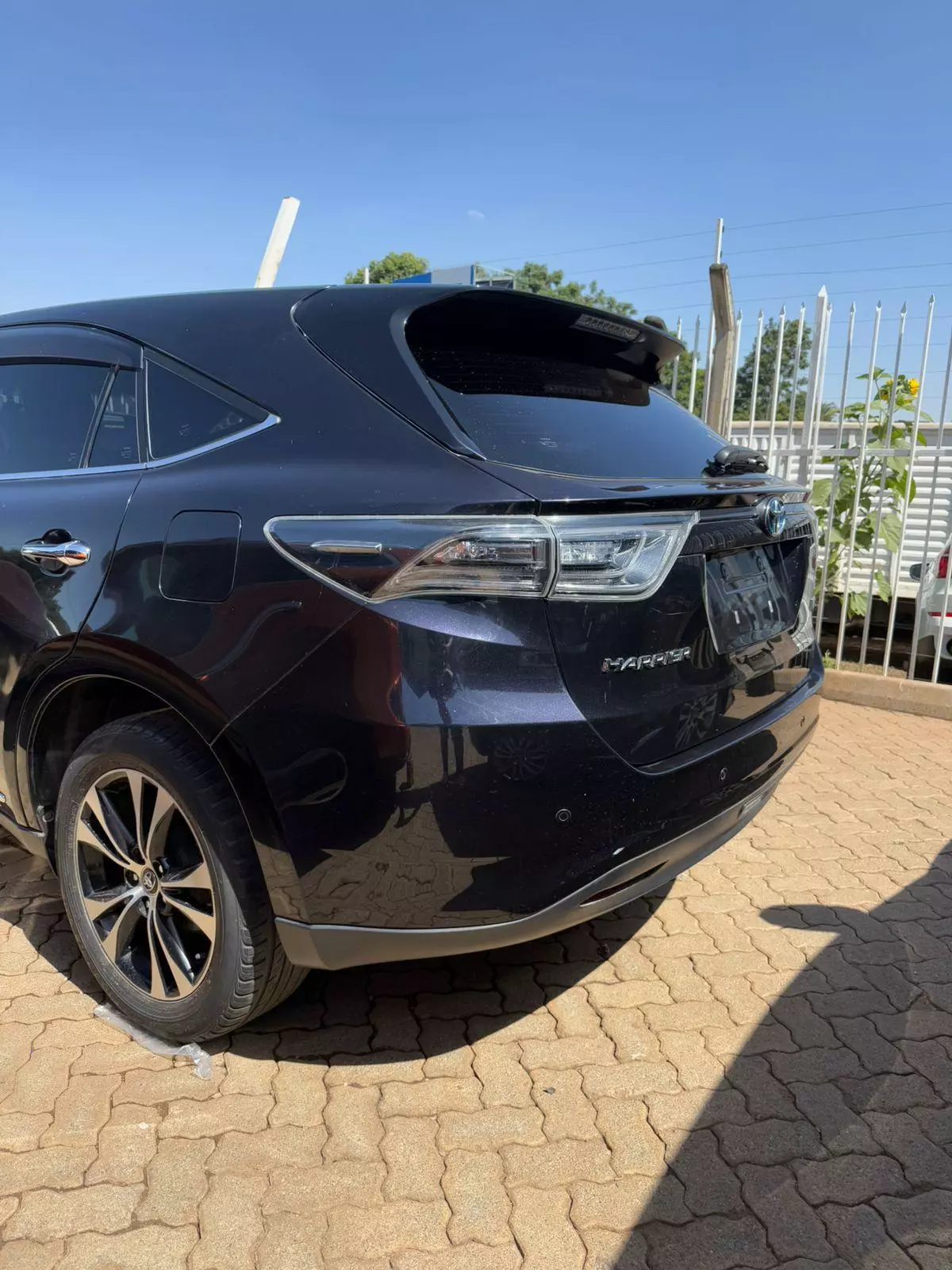 Toyota Harrier hybrid    - 2016