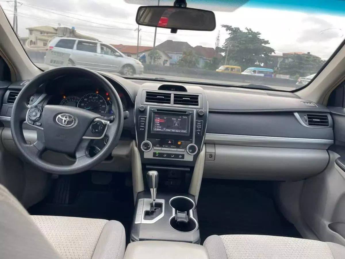 Toyota Camry   - 2014