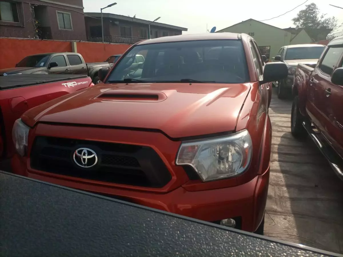 Toyota Tacoma - 2012