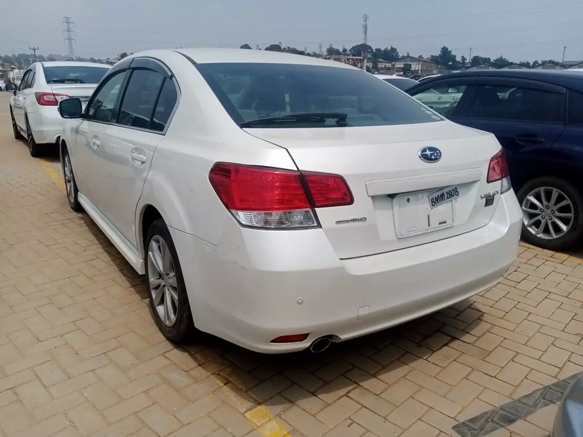 Subaru Legacy   - 2012