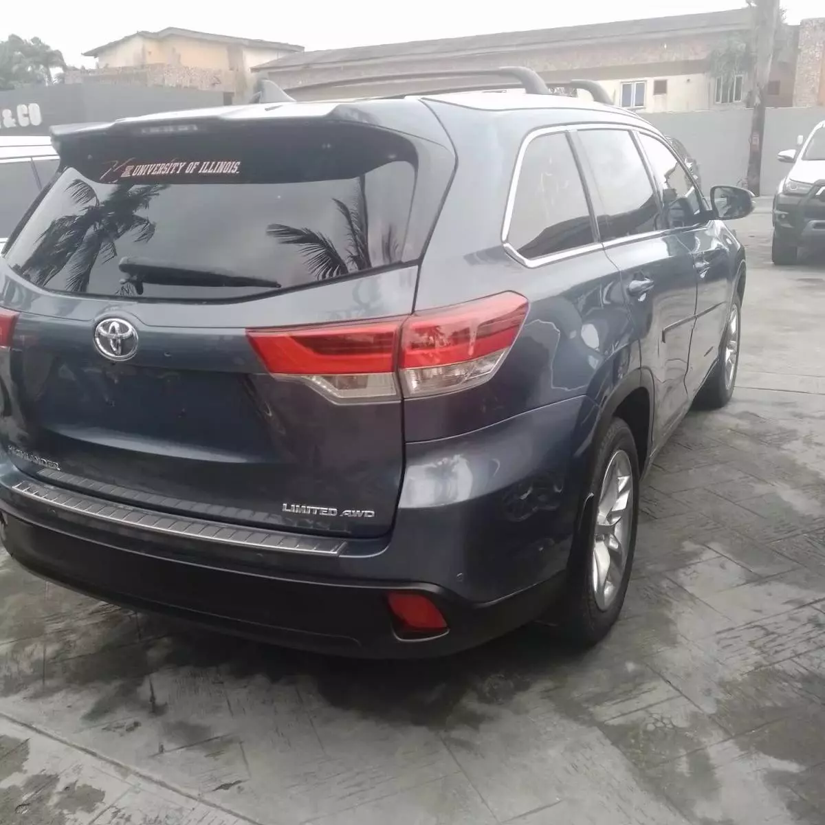 Toyota Highlander   - 2016