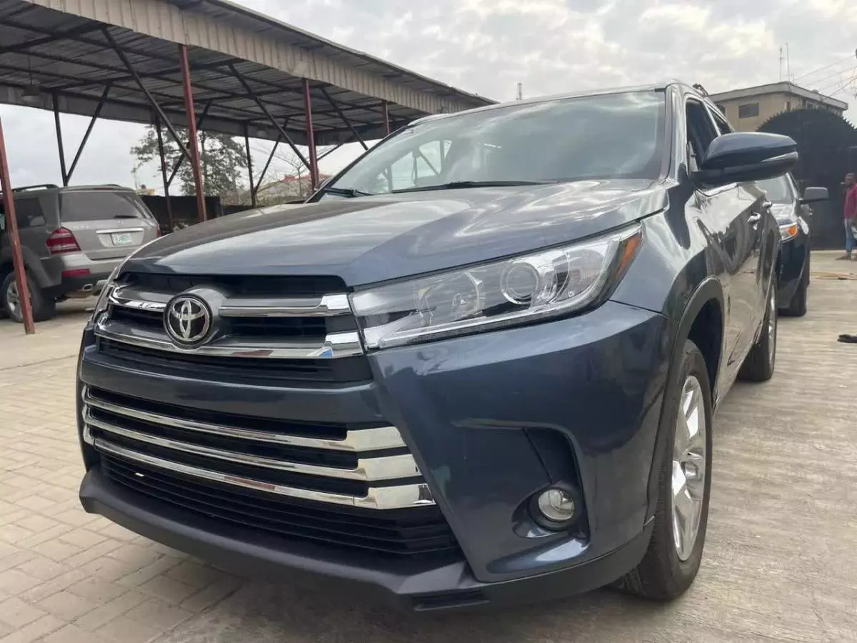 Toyota Highlander   - 2016