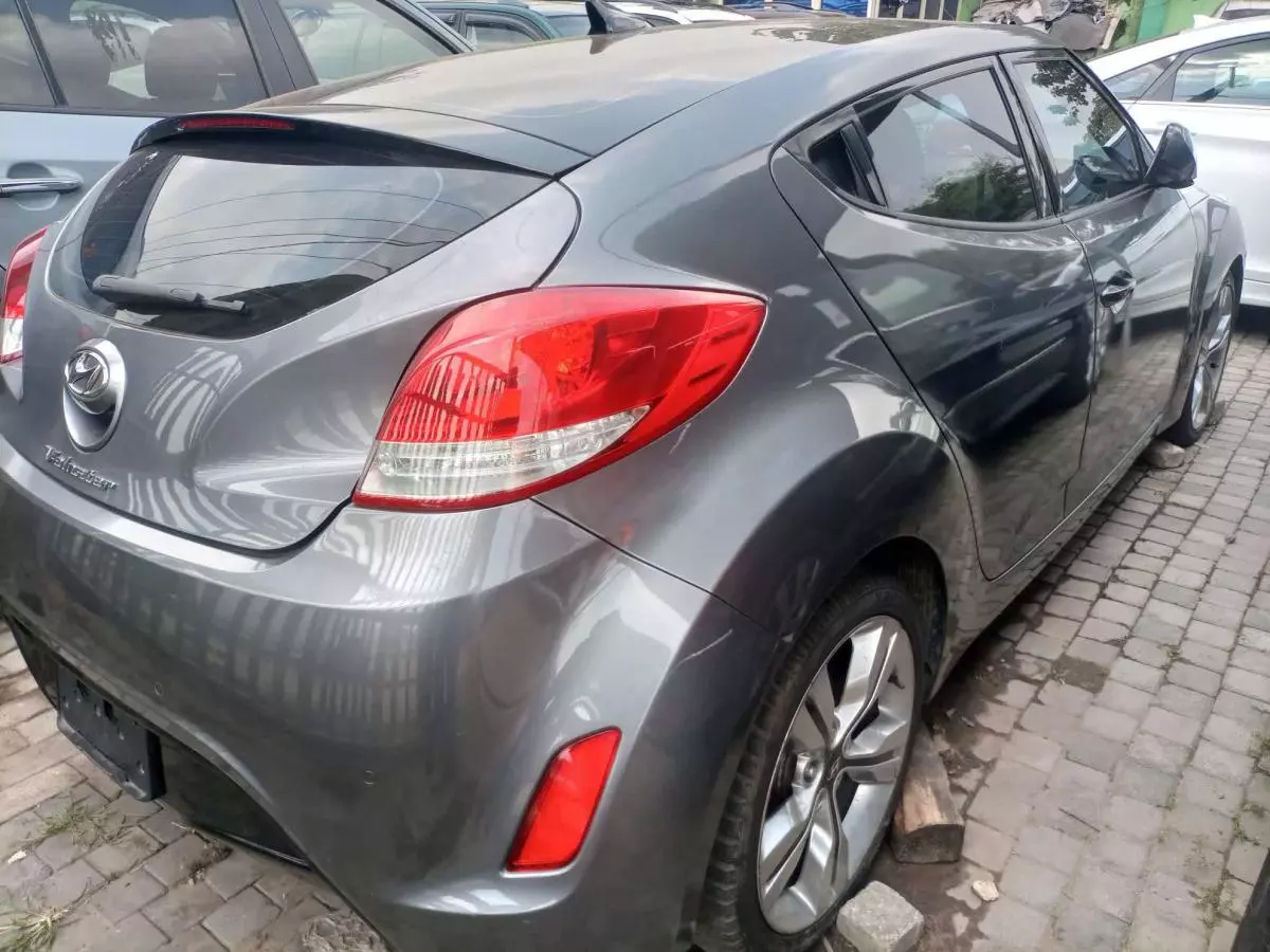 Hyundai Veloster - 2013