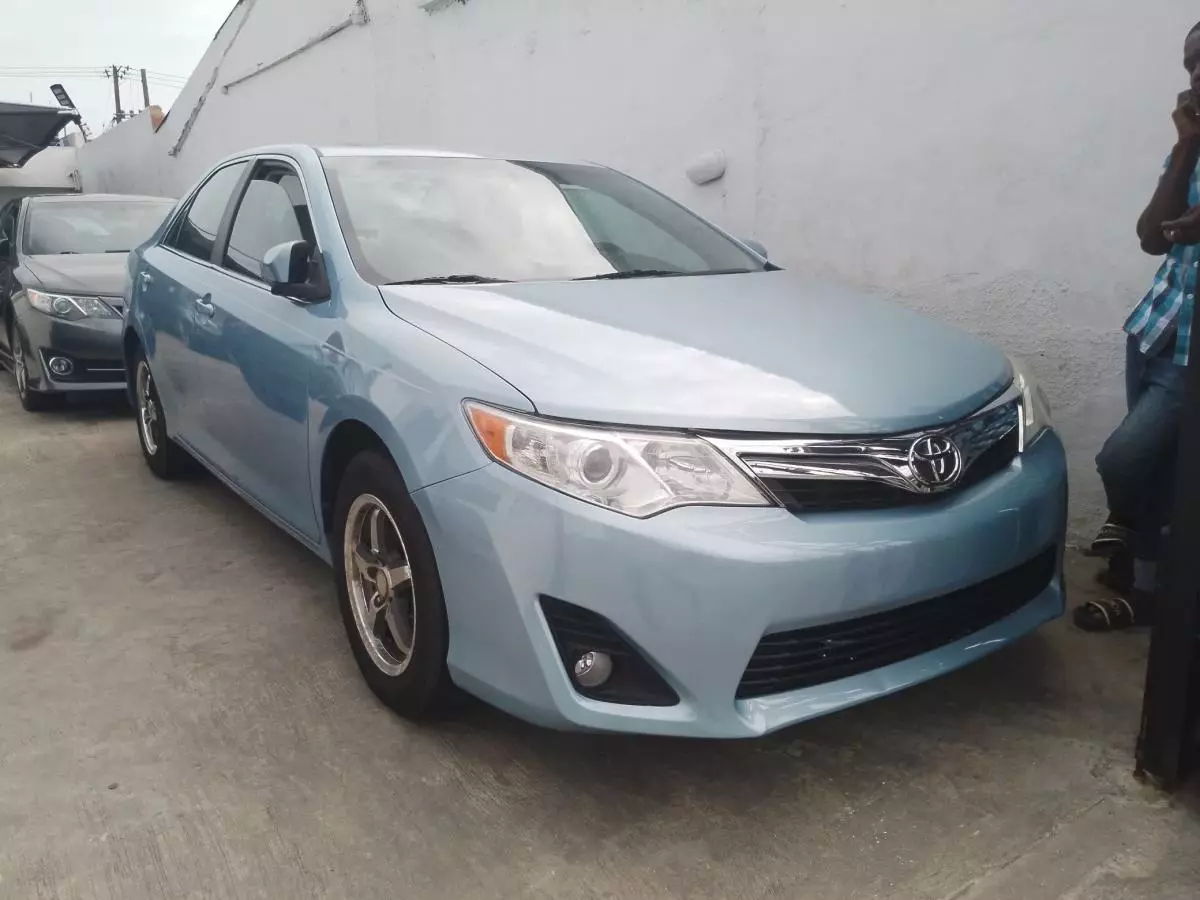 Toyota Camry   - 2012