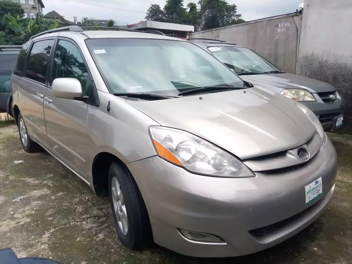 Toyota Sienna   - 2008